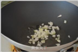 菠萝海鲜焗饭的做法步骤：3