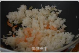 菠萝海鲜焗饭的做法步骤：5