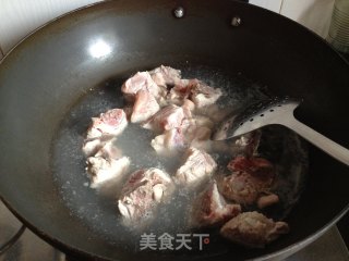 冬瓜薏仁排骨汤的做法步骤：2