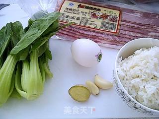 炎热夏天的培根炒饭的做法步骤：1