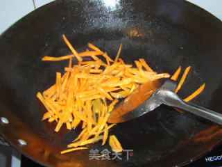 熏肠炒茼蒿的做法步骤：7