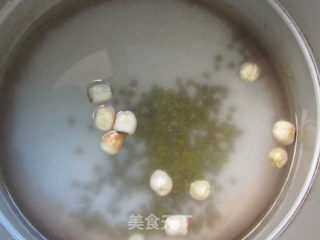莲子绿豆粥的做法步骤：4