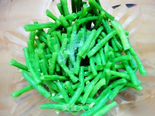 夏季美味爽口凉拌菜之一------凉拌豆角的做法步骤：5