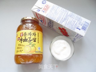 5分钟做出香滑细腻冰淇淋【酸奶柚子冰淇淋】的做法步骤：1