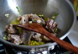 排骨炖土豆的做法步骤：2