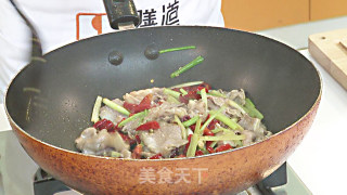 干煸肥牛的做法步骤：6