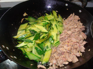 青瓜炒肉片的做法步骤：8