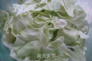 经典美味【糖醋手撕包菜】（怎样炒恰到好处）的做法步骤：1