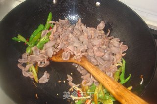火爆十足，挑战喉咙【尖椒爆鸡胗】的做法步骤：7