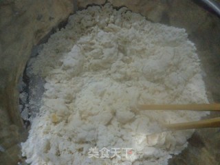 不用黄油也能烤出——松软奶香面包的做法步骤：3