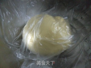 不用黄油也能烤出——松软奶香面包的做法步骤：5
