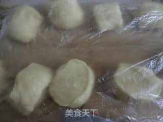 不用黄油也能烤出——松软奶香面包的做法步骤：7
