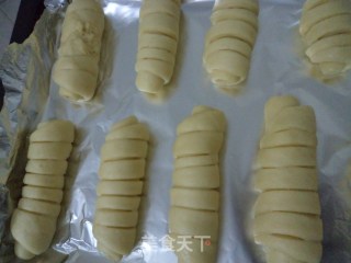 不用黄油也能烤出——松软奶香面包的做法步骤：9