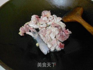 鸡肉炒双菇的做法步骤：3