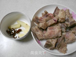 红烧排骨的做法步骤：1