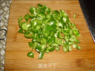 青椒虾皮的做法步骤：1