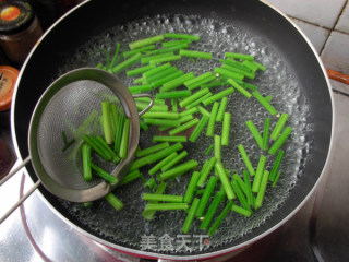 芹香湖虾的做法步骤：3