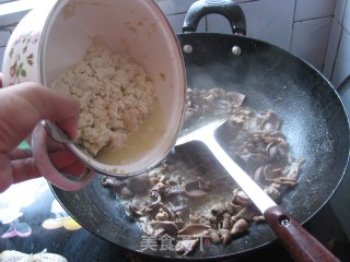 饭遭殃：爆炒鸭杂的做法步骤：7