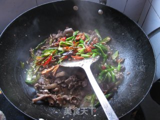 饭遭殃：爆炒鸭杂的做法步骤：8