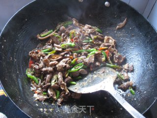 饭遭殃：爆炒鸭杂的做法步骤：9