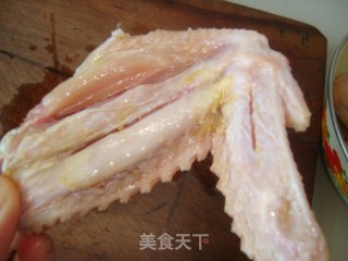 辣烤鸡翅的做法步骤：1