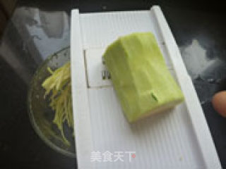 嫩南瓜炒蛋的做法步骤：2