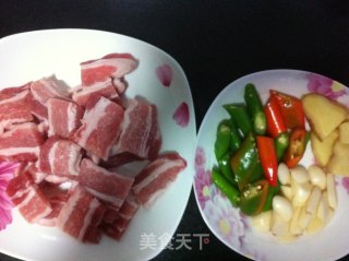 酱油五花肉的做法步骤：1