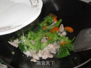 西兰花炒肉片的做法步骤：7
