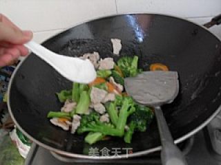 西兰花炒肉片的做法步骤：8