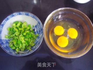 青椒斩蛋的做法步骤：1