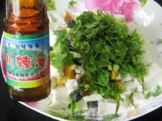 双蛋香菜拌豆腐的做法步骤：9