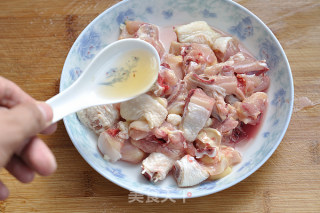 香辣鸡肉茄子的做法步骤：1