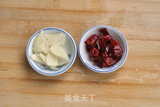 小炒黄瓜片的做法步骤：3