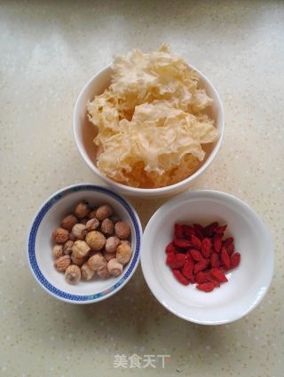 银耳西瓜盅的做法步骤：1