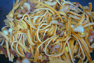上肉炒豆皮的做法步骤：6