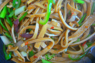 上肉炒豆皮的做法步骤：8