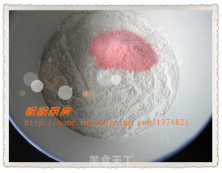 草莓冰淇淋粉味————红豆沙空心芝麻球的做法步骤：1