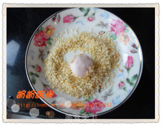 草莓冰淇淋粉味————红豆沙空心芝麻球的做法步骤：4