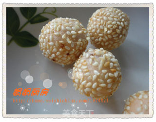 草莓冰淇淋粉味————红豆沙空心芝麻球的做法步骤：7