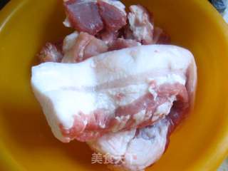 粉蒸排骨的做法步骤：1