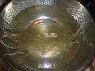 香肠粉丝炖黄豆芽的做法步骤：7