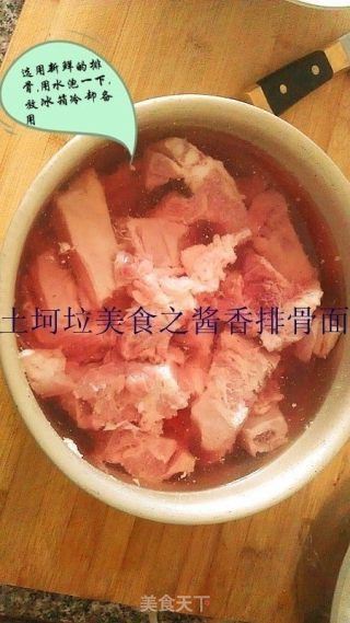 酱香排骨面的做法步骤：1