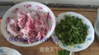 酱香排骨面的做法步骤：4