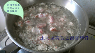 酱香排骨面的做法步骤：5