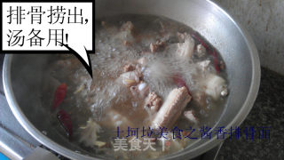 酱香排骨面的做法步骤：11