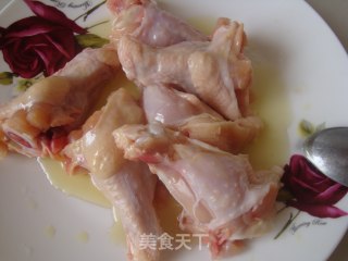 盐焗鸡腿的做法步骤：1
