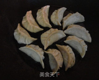 锅贴的做法步骤：8