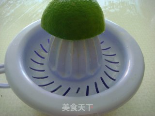 新鲜柠檬水的做法步骤：2