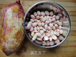 张炎家的营养美味的早餐粥之一------红芋花生稀饭的做法步骤：1