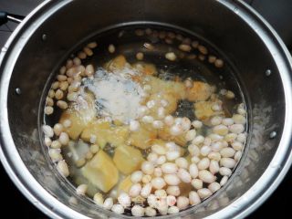 张炎家的营养美味的早餐粥之一------红芋花生稀饭的做法步骤：5